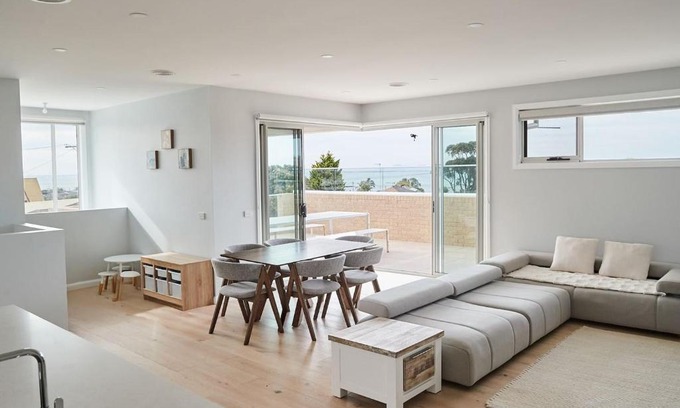 Clifton Springs House | Harbour Horizons - Balcony BBQs and Calm Water Views