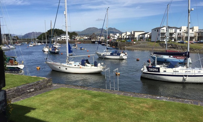 Borth-y-Gest Apartment | Harbour-Side Apartment In Porthmadog With Stunning Views