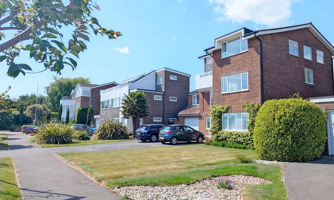 Emsworth Cottage | Harbour View - Coming Soon - a town house that sleeps 8 guests in 4 bedrooms