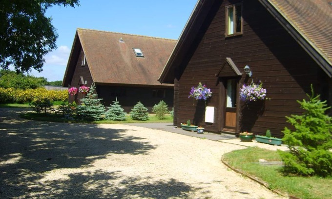 West Stour Ski Chalet | Hardy Chalet Scandinavian style chalet on working dairy farm