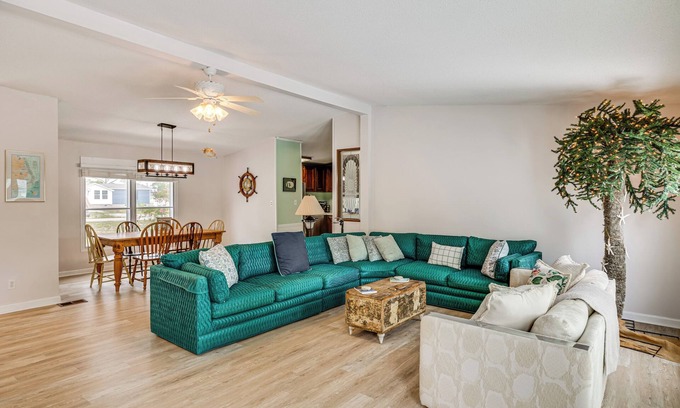 Harkers Island House | Harkers Island Getaway w/ Deck: Near Cape Lookout!