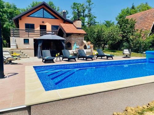 Kapela House | Harmony