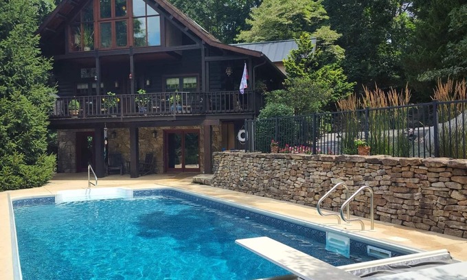 Brownsville Cabin | Harmony Lodge nestled in wooded tranquility!