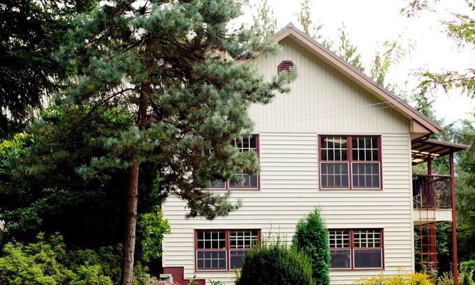 Kent House | Harrison Hot Springs: Vacation Rentals in South Garden