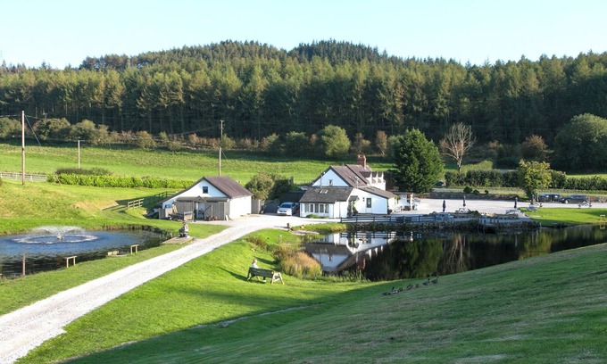 Cymau Cottage | HARRISON'S COTTAGE, family friendly, with a garden in Llandegla