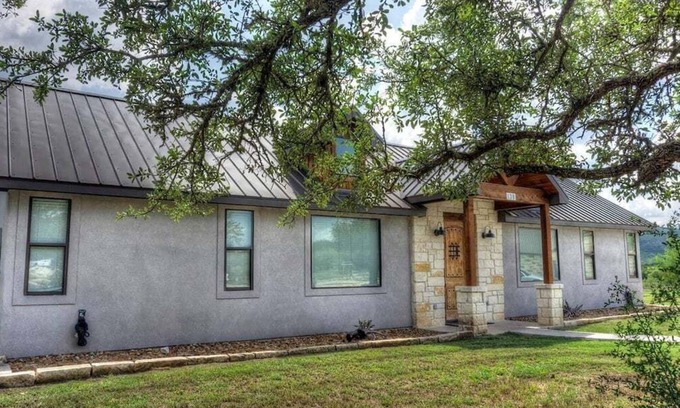Sabinal House | Hart of the Frio @ Frio Select Rental Homes