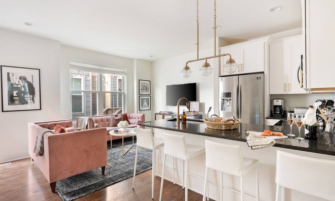 Chestnut Hill House | Hart Suite 13 by AvantStay | Gorgeous Town House w/Modern Amenities!