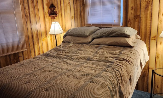Townville Cabin | Hartwell Lake Vacation Retreat