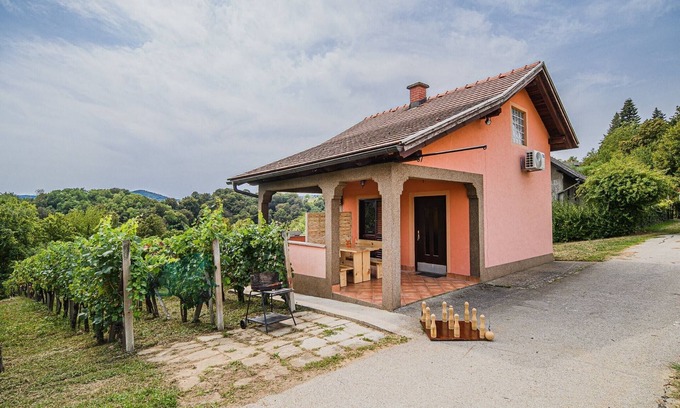 Brezice House | Harvest Horizon Holiday Home with Sauna - One Bedroom Holiday Home