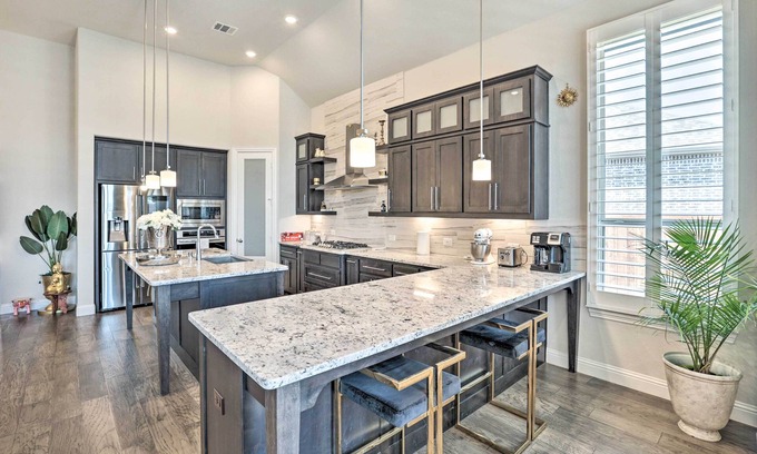 Tarrant County House | Haslet Family Home w/Fire Pit, Hot Tub & BBQ