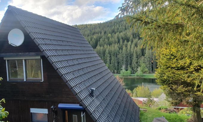 Erzgrube House | Haus Adler - Komplettes Ferienhaus am Badesee