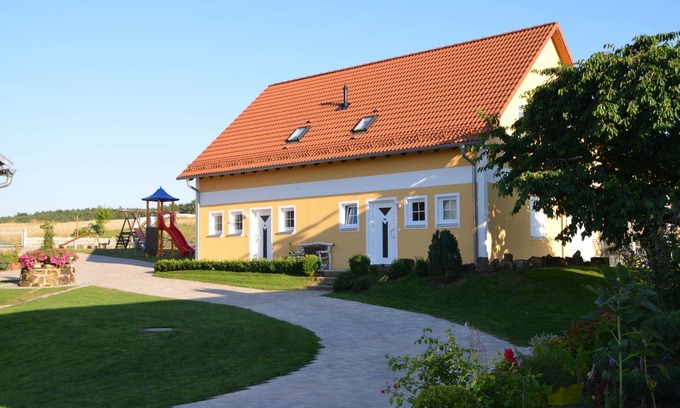 Neunburg vorm Wald Apartment | Haus Anna mit Zwei Schlafzimmern und Terrasse