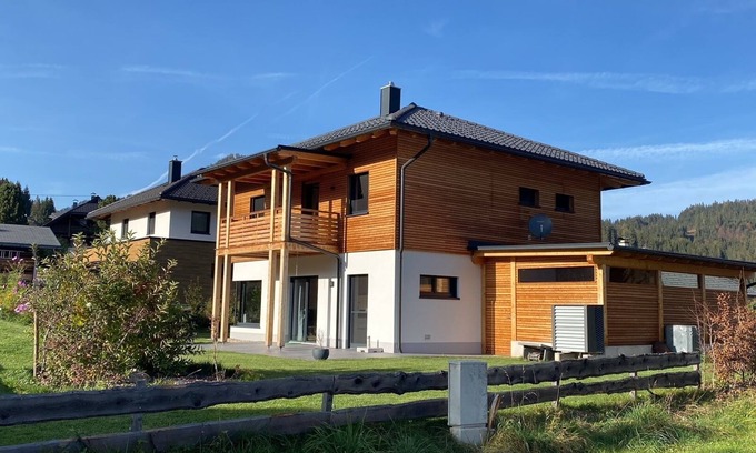 Weissbriach House | Haus Bergheimat - spacious modern vacation home in Weißbriach with garden