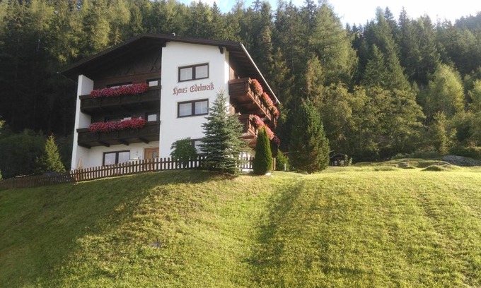 Jerzens Bed & Breakfast | Haus Edelweiß