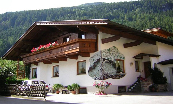 Aschau Im Zillertal Apartment | Haus Guenther, vacation apartment for families, couples or singles.