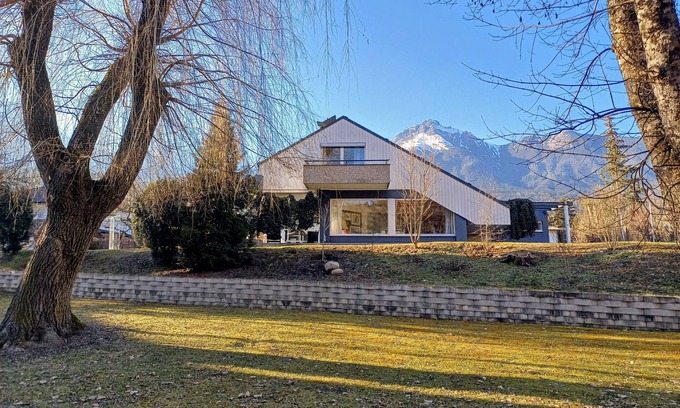 Imst House | Haus Gutschi with mountain views, large garden and Wi-Fi