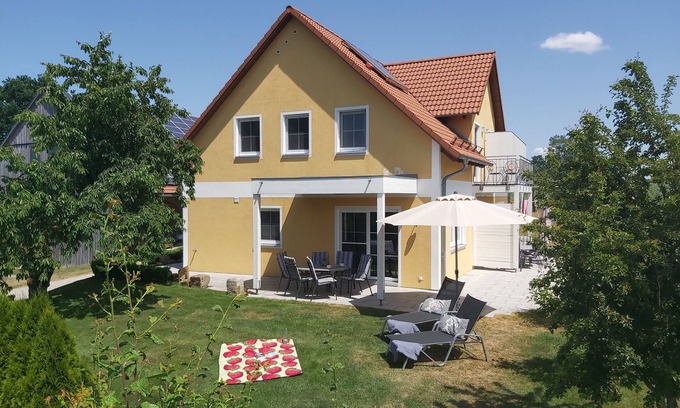Neunburg vorm Wald Apartment | Haus Maria mit Zwei Schlafzimmern und Terrasse
