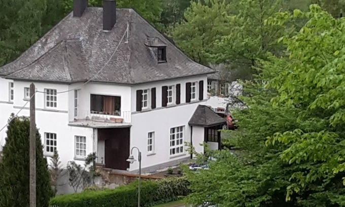 Dhronecken House | Haus Ruth - holiday house, shower and bath, toilet, 2 bedrooms