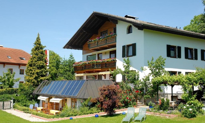 Laakirchen Bed & Breakfast | Haus Salzburgblick (ehem. Haus Elisabeth)