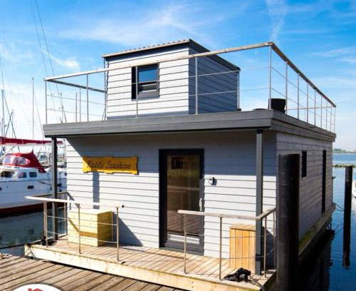 Burgstaaken Boat Rental | Hausboot Kaddi`s Sunshine - Huus & Meer
