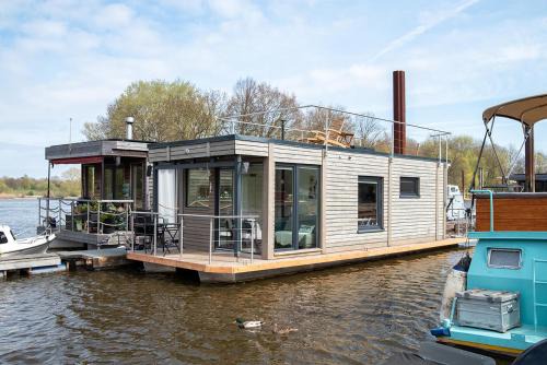 Neuland Boat Rental | Hausboot WILMA