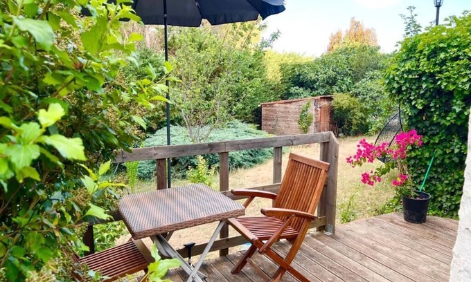 Lauris House | Haven of peace, in the heart of the Luberon, Furnished apartment for 3 people, 5 minutes from Lourmarin