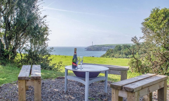 St Ishmaels Apartment | Haven View - 1 Bed Shepherds Hut - St Ishmael's