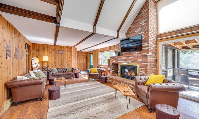 Woodsville House | Haverhill Mtn Retreat: Hike, Ski, Relax in Hot Tub