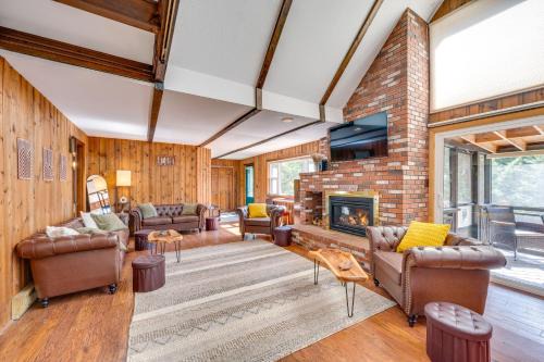 Woodsville House | Haverhill Mtn Retreat Hike, Ski, Relax in Hot Tub