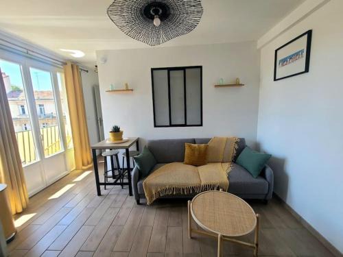 Les Arceaux Apartment | Havre Lumineux avec Climatisation et Terrasse