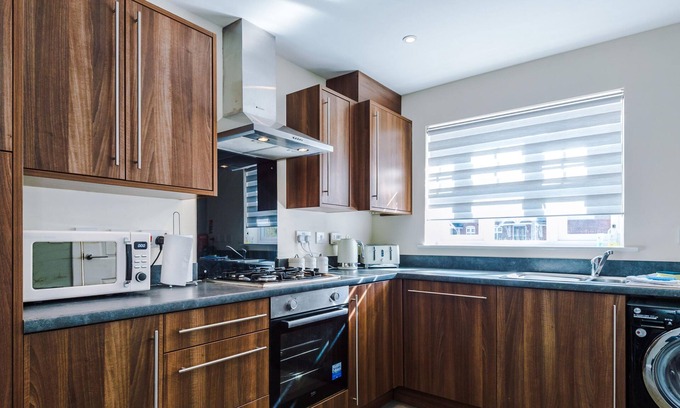 Ewloe House | Hawarden/Semi/Lounge Diner/Driveway Parking