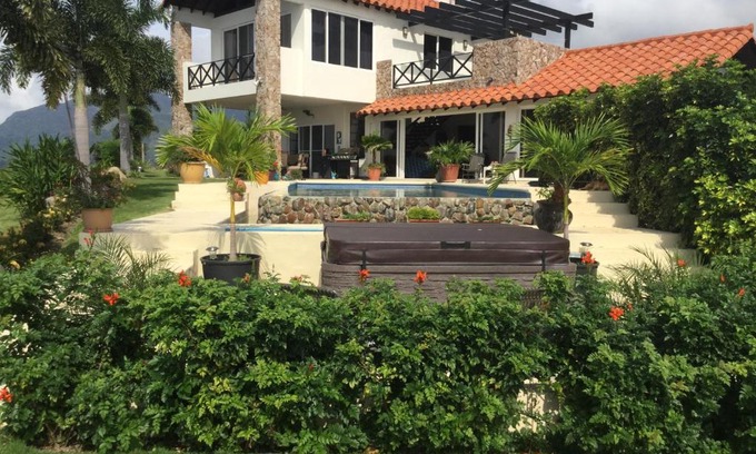 La Laguna Bed & Breakfast | Hawk's Nest Bed & Breakfast