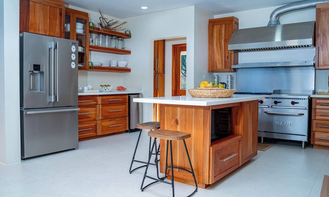 Treasure Beach Villa | Hawksbill - 4 BR Villa in Treasure Beach w/AC, WiFi, Private Cove & Staff