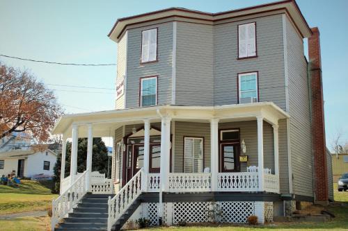 Luray Hotel | Hawksbill House - (Adults Only)