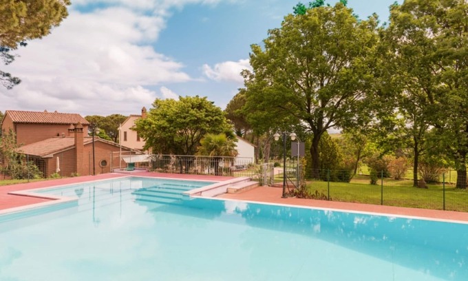 Castiglione del Lago Apartment | Hawthorn apt with shared pool family fun, Castiglione del Lago, Italy