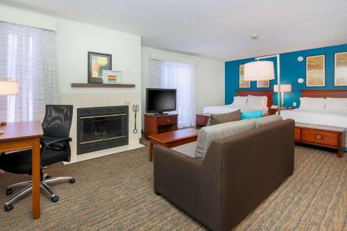 Tinton Falls Hotel | Hawthorn Suites by Wyndham Tinton Falls