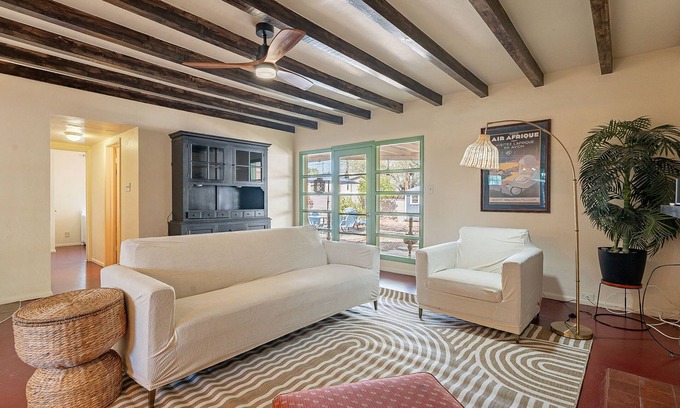 The Garden District House | Hawthorne Manor - 3BD in Central Tucson with Patio