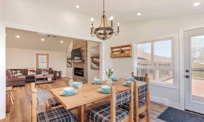 Greater Napanee Ski Chalet | Hay Bay waterfront retreat - Joyce's cottage