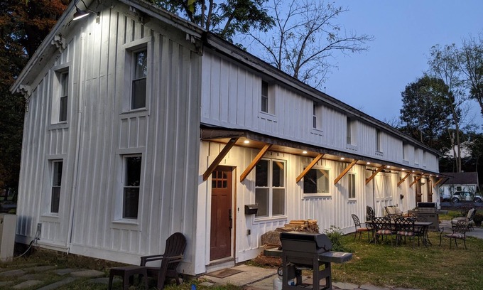 Goshen House | Hay Loft in Historic Barn - 4 Minutes to Legoland/Racetrack Views