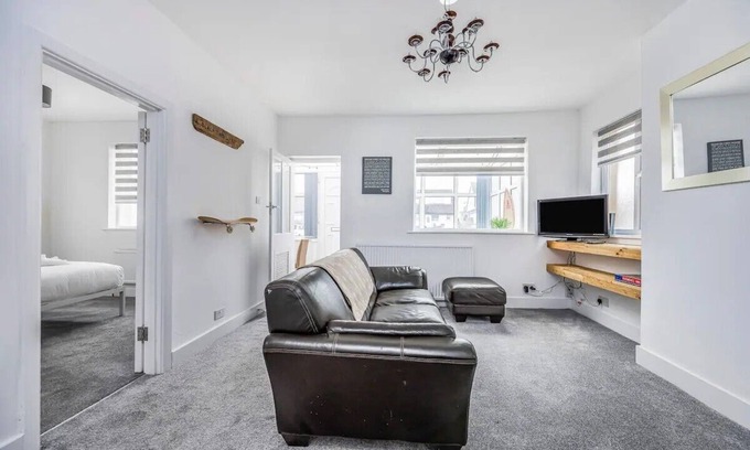South Hayling House | Hayling Beach House with Parking | Pass The Keys
