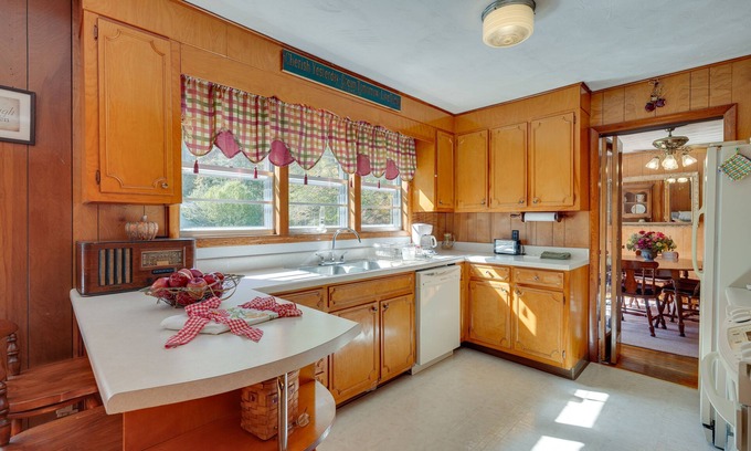 Haysi House | Haysi Nature Getaway w/Fire Pit & On-Site Creek!
