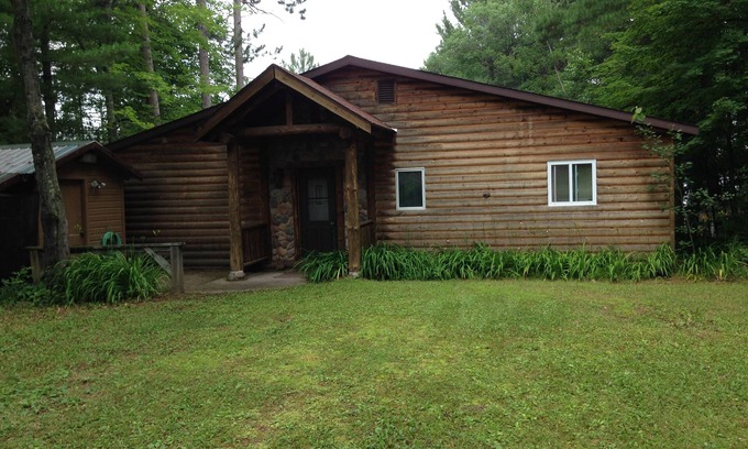 Northwoods Beach Cabin | Hayward Area - Peaceful Northwoods Cabin at Grindstone Lake