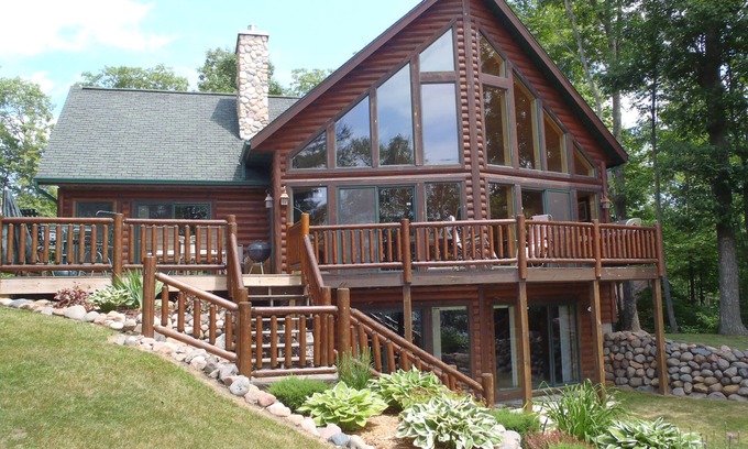 Hayward Ski Chalet | Hayward - Clear Water 5,100 Acre Lac Courte Oreilles Lake. Recently Remodeled.