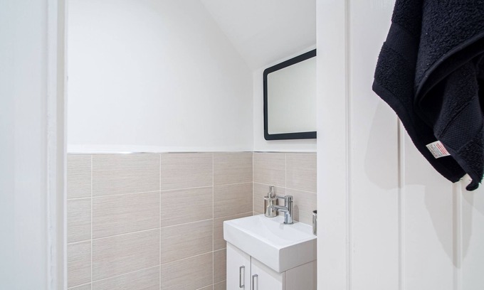 Kirkheaton Apartment | Hayy DealHouse Comfort Suites