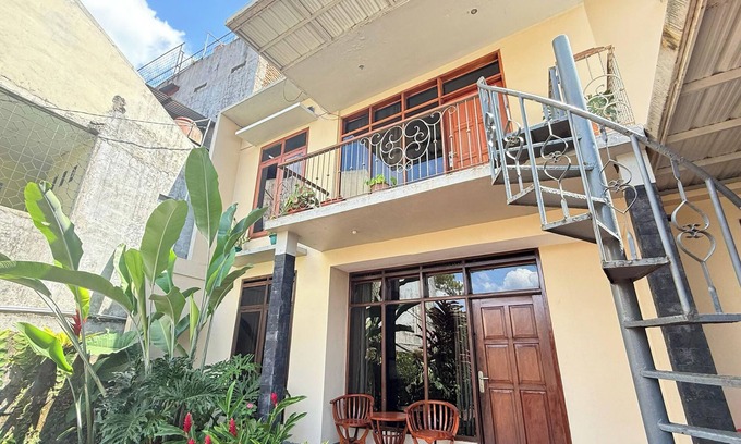 Ciumbuleuit Villa | Hazel House Bandung