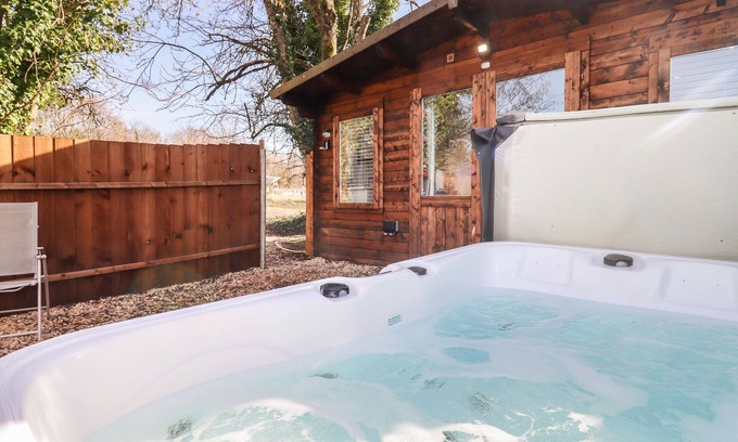 Blandford Saint Mary Cottage | HAZEL, pet friendly, character holiday cottage in Blandford Forum