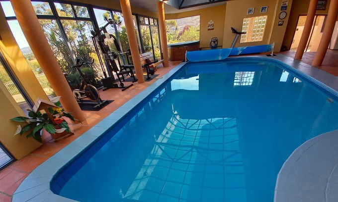 Berriedale House | Health Spa resort, Waterfront, Walk to Mona - FREE Netflix
