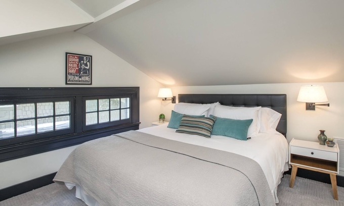 12 South House | Heart of 12th South - 1 bed, 1 bath Cozy Suite in Nashville
