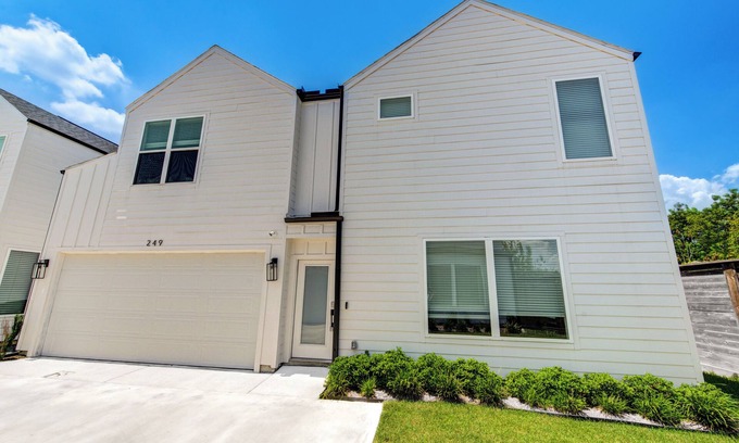 Northside House | Heart of H-Town Cozy Luxe: EV charging, 2 Car garage