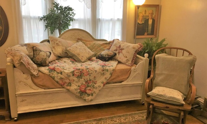 Hillsdale House | Heart of Hillsdale, Kitchen, Wifi, Desk, Apartment with 2 Beds Close to College